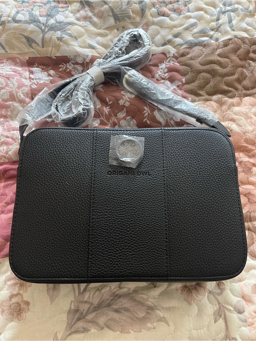 Origami Owl Black Pebbled Crossbody Purse with Adjustable Strap